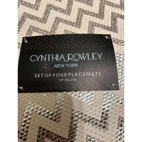 Cynthia Rowley‎ Placemat Set of 4 Silver Chevron White 15" Round - Picture 5 of 5